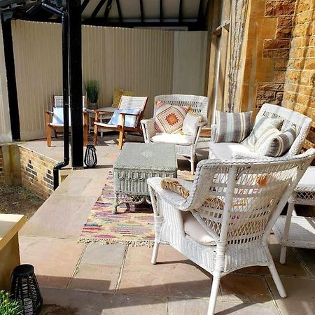 3 Bedroom 3 Bathroom Ground Floor Condo With Veranda Reigate Exterior foto