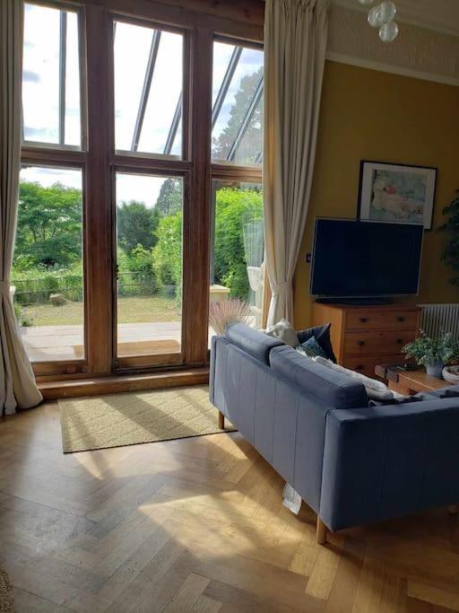 3 Bedroom 3 Bathroom Ground Floor Condo With Veranda Reigate Exterior foto