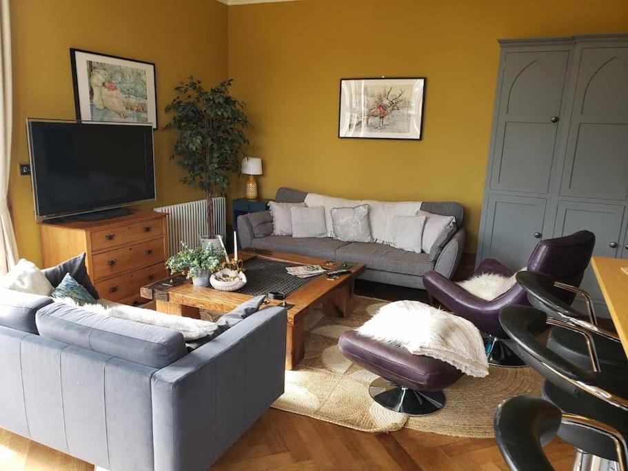 3 Bedroom 3 Bathroom Ground Floor Condo With Veranda Reigate Exterior foto