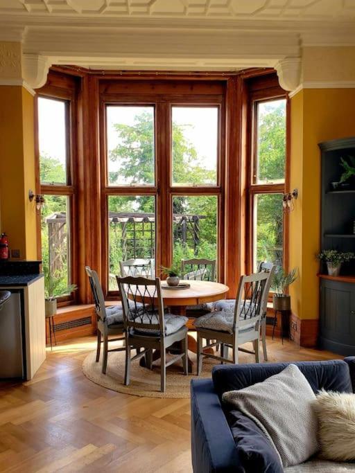 3 Bedroom 3 Bathroom Ground Floor Condo With Veranda Reigate Exterior foto